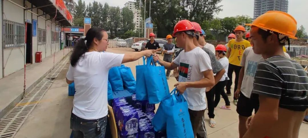 联利房产集团夏日送清凉，每位奋战在一线的劳动者您辛苦了！(图20)